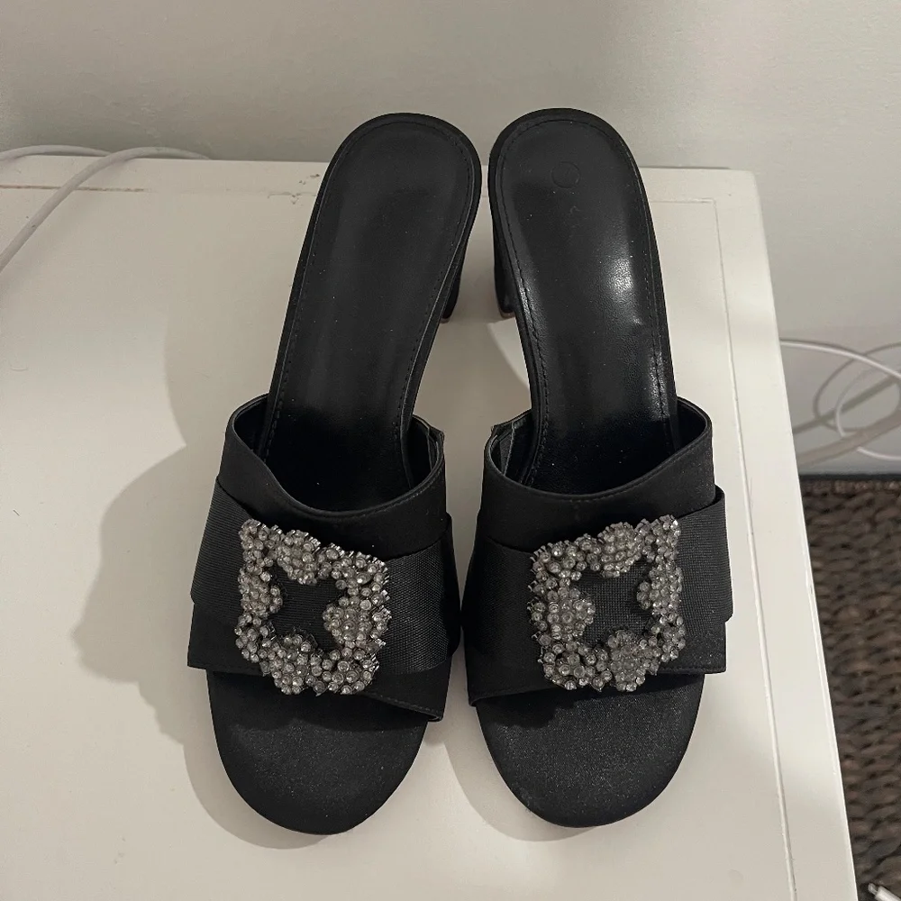 SHOES - Picture 5 of 5